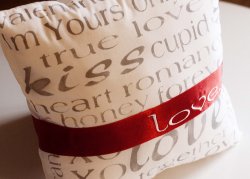 Dittle Dattle: Stenciled Pillow Dittle Dattle: Subway Art Valentine’s Pillow